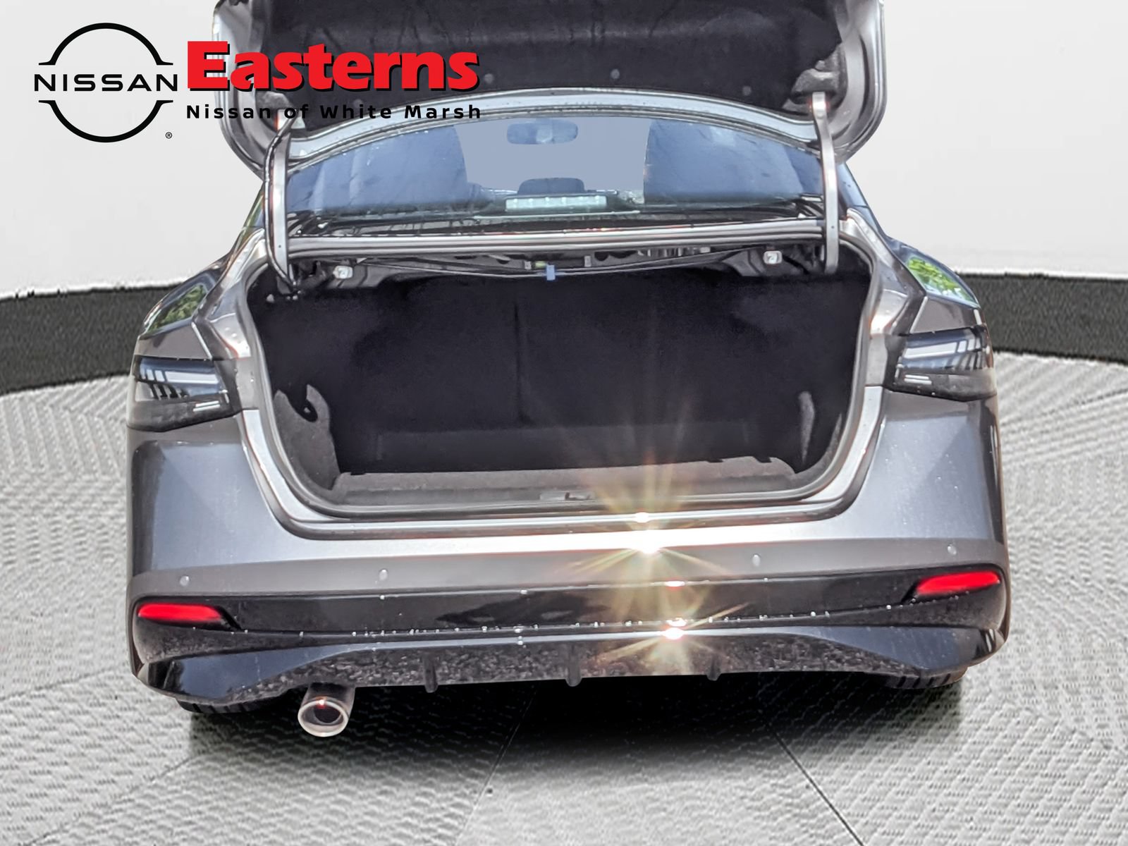 New 2026 Nissan Sentra SR w/ SR Premium Package FWD image 8