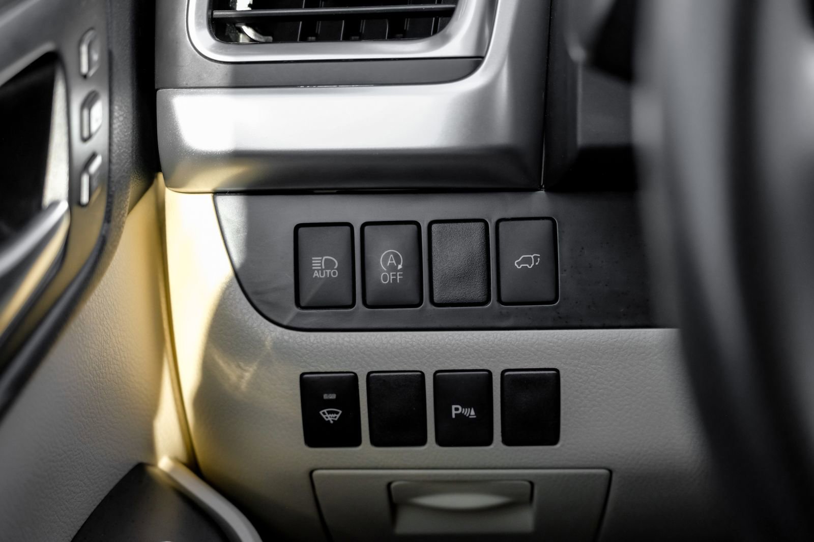 Used 2019 Toyota Highlander Limited FWD image 31