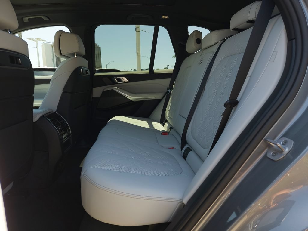 New 2026 BMW X5 xDrive40i w/ Climate Comfort Package AWD/4WD image 8