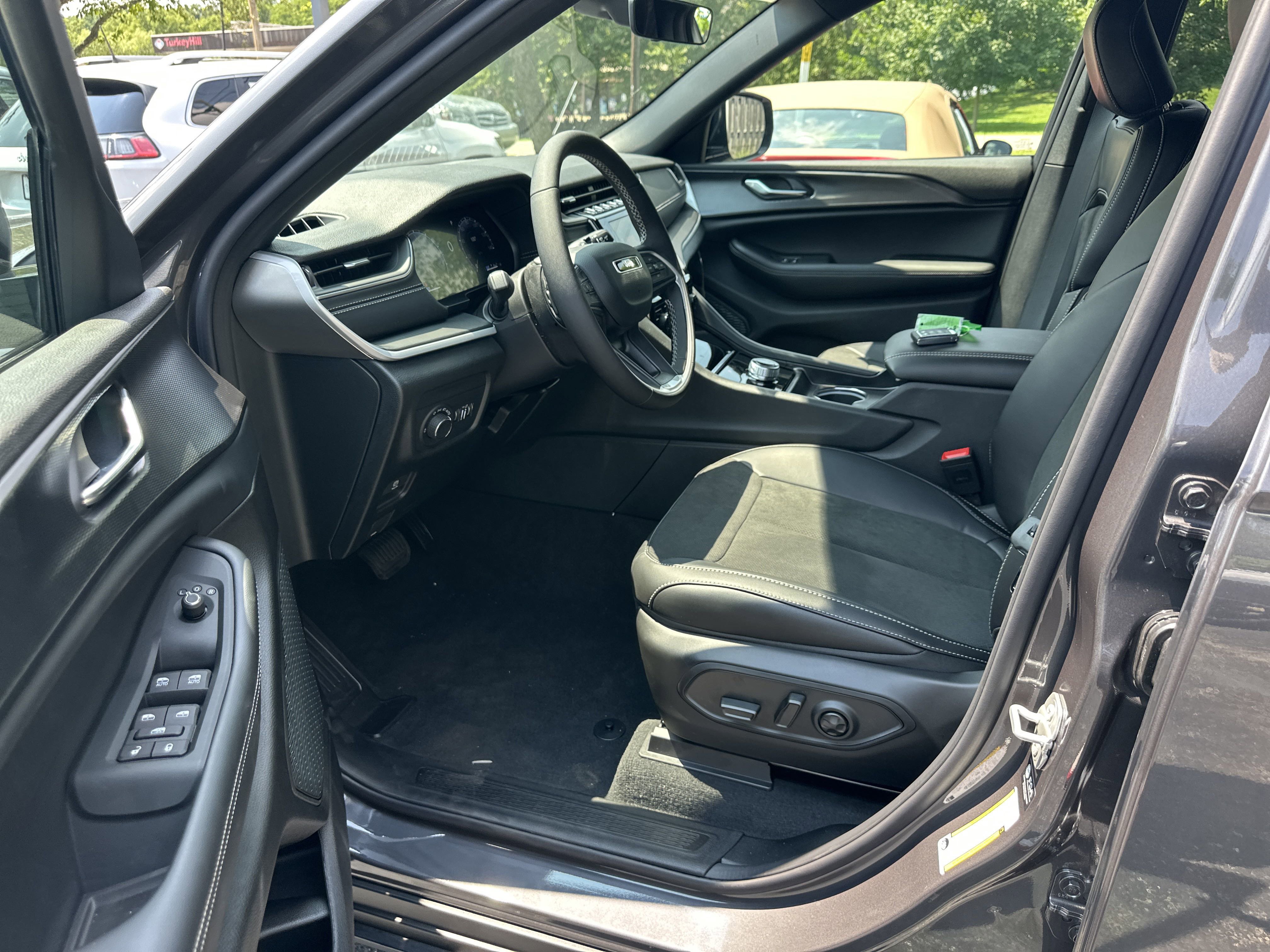 New 2025 Jeep Grand Cherokee L Altitude image 20