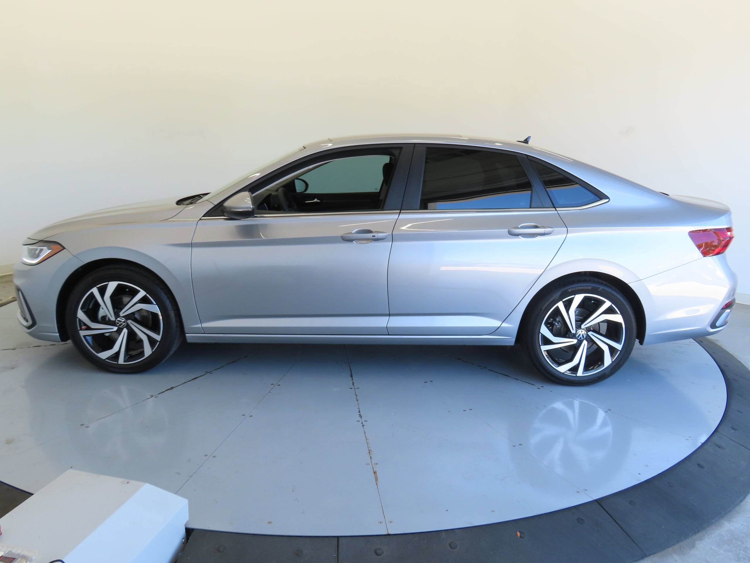 New 2026 Volkswagen Jetta SEL FWD image 6