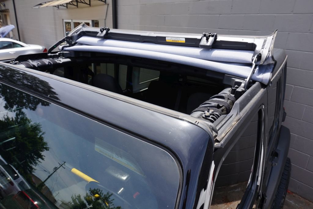 Used 2018 Jeep Wrangler Unlimited Sport S image 37