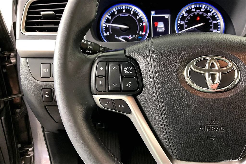 Used 2019 Toyota Highlander Limited FWD image 10