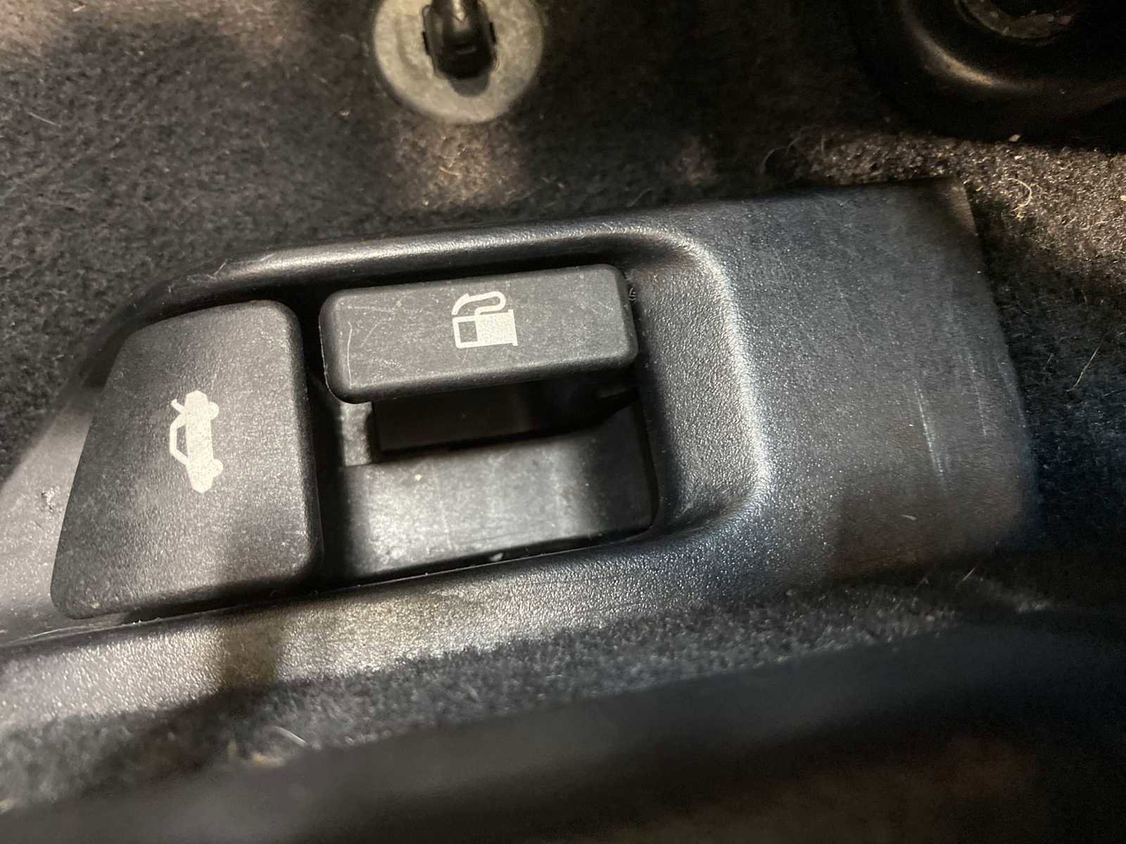 Used 2015 Toyota Camry XSE image 25