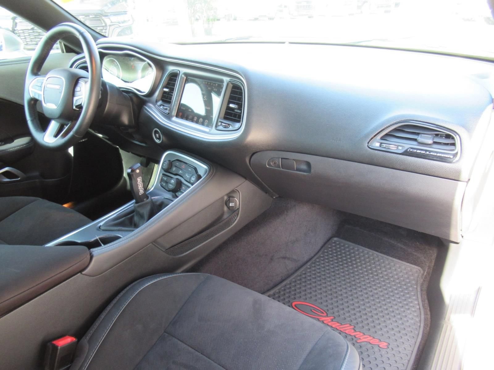 Used 2015 Dodge Challenger R/T Scat Pack w/ Leather Interior Group RWD image 11