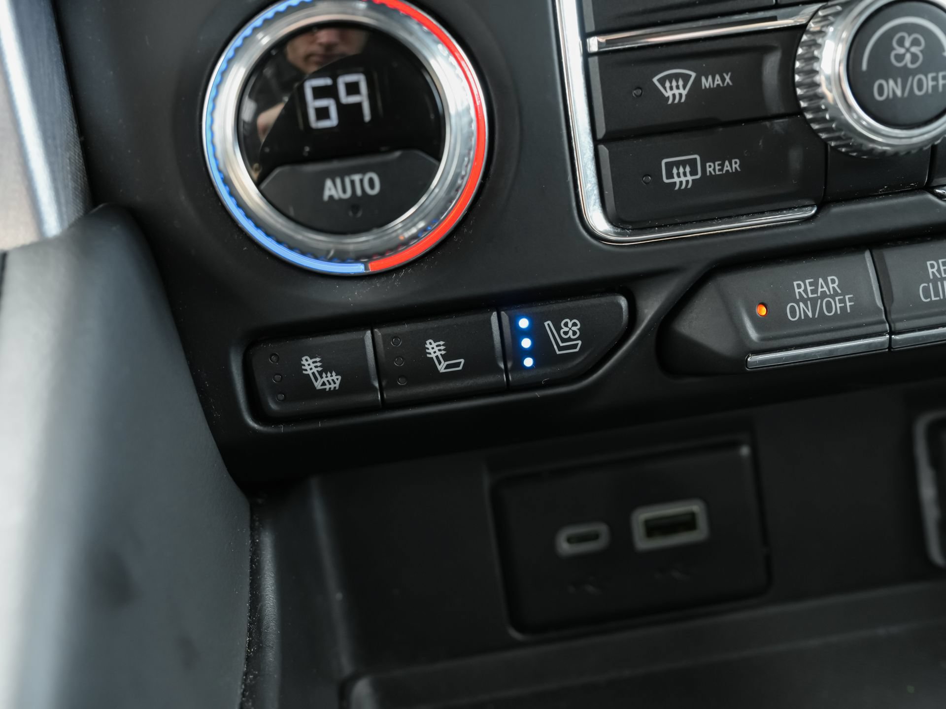 Used 2024 GMC Yukon XL SLT RWD image 17