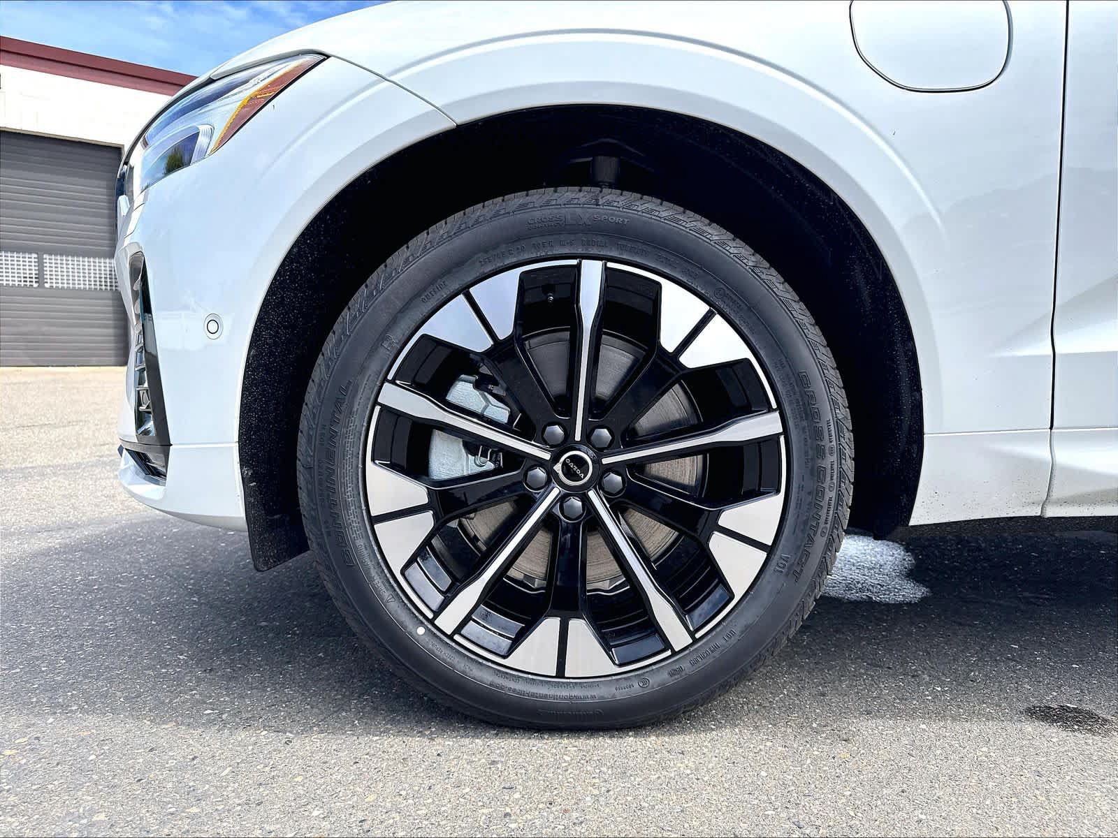 New 2026 Volvo XC60 T8 Plus AWD/4WD image 14
