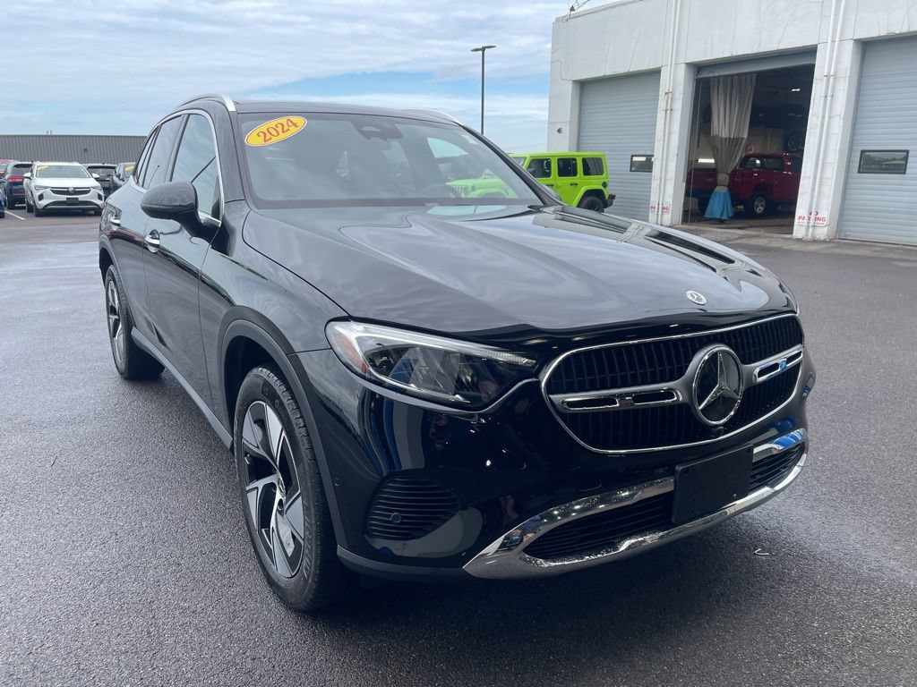 Used 2024 Mercedes-Benz GLC 300 4MATIC image 1