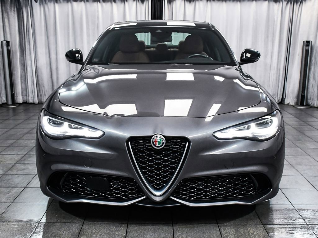 Used 2024 Alfa Romeo Giulia Ti AWD/4WD image 2