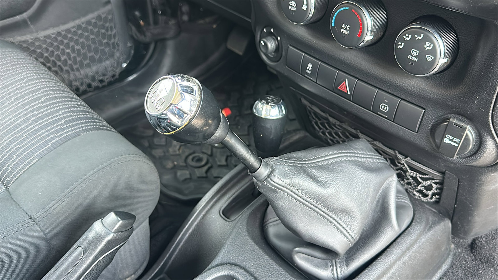 Used 2011 Jeep Wrangler Sahara image 19