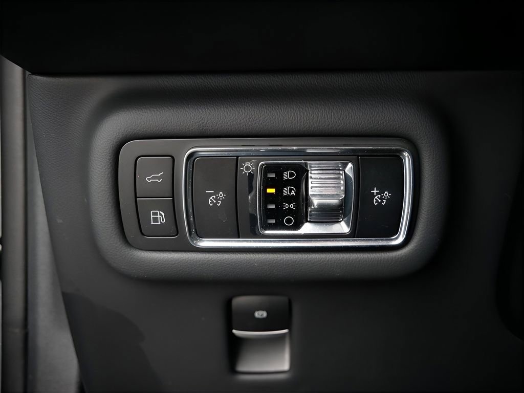 Used 2024 Lincoln Nautilus Premier w/ Equipment Group 102A image 19