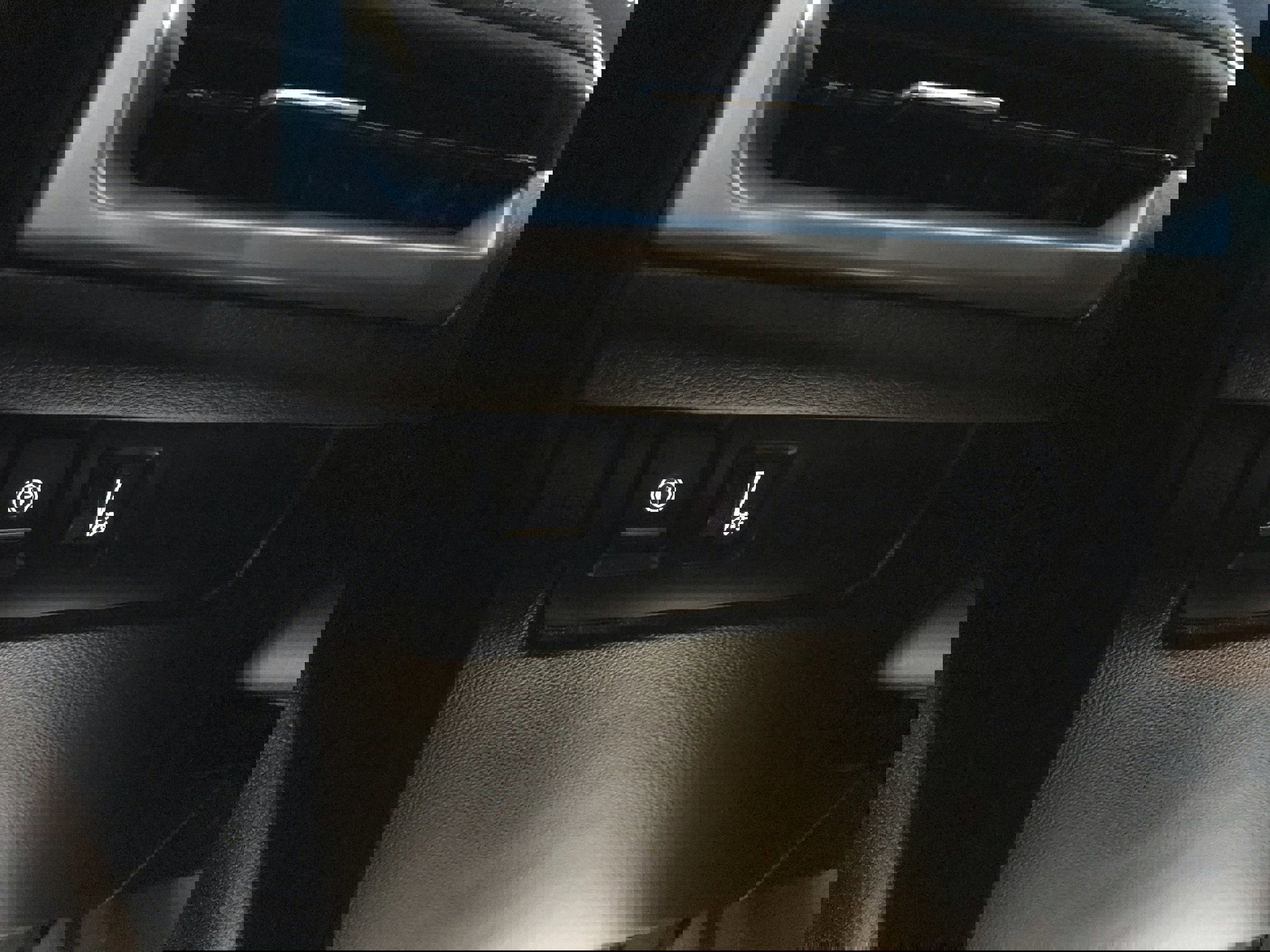 Used 2025 Cadillac XT4 Premium Luxury image 34