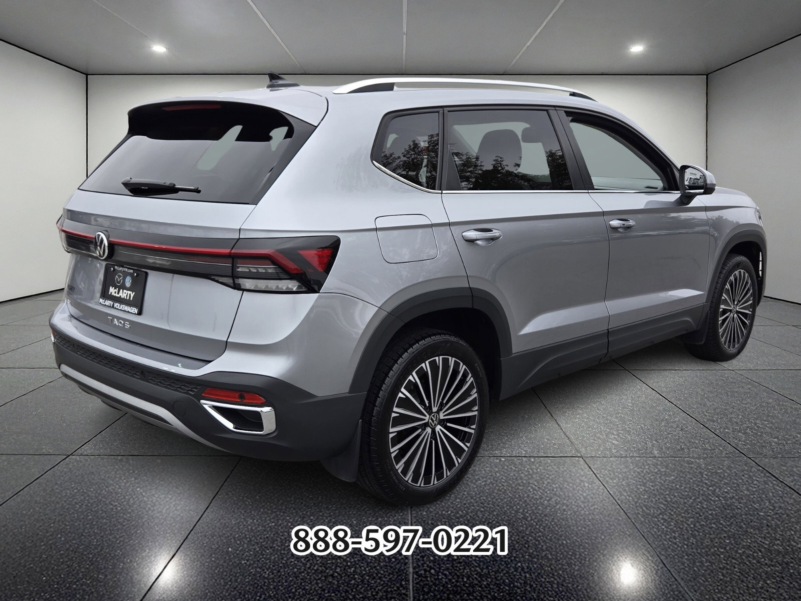 Certified 2025 Volkswagen Taos SE image 3