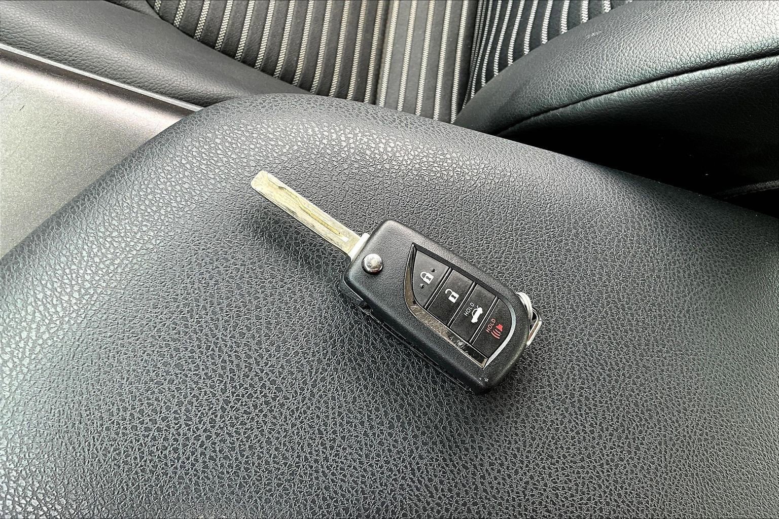 Used 2023 Toyota Camry SE image 10