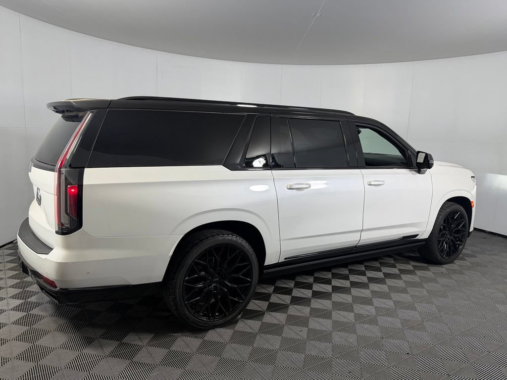 Used 2024 Cadillac Escalade ESV Sport Platinum w/ LPO, ONYX Package AWD/4WD image 7