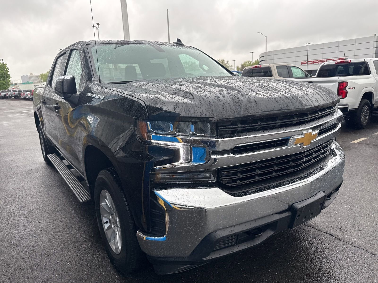 Used 2021 Chevrolet Silverado 1500 LT AWD/4WD image 4