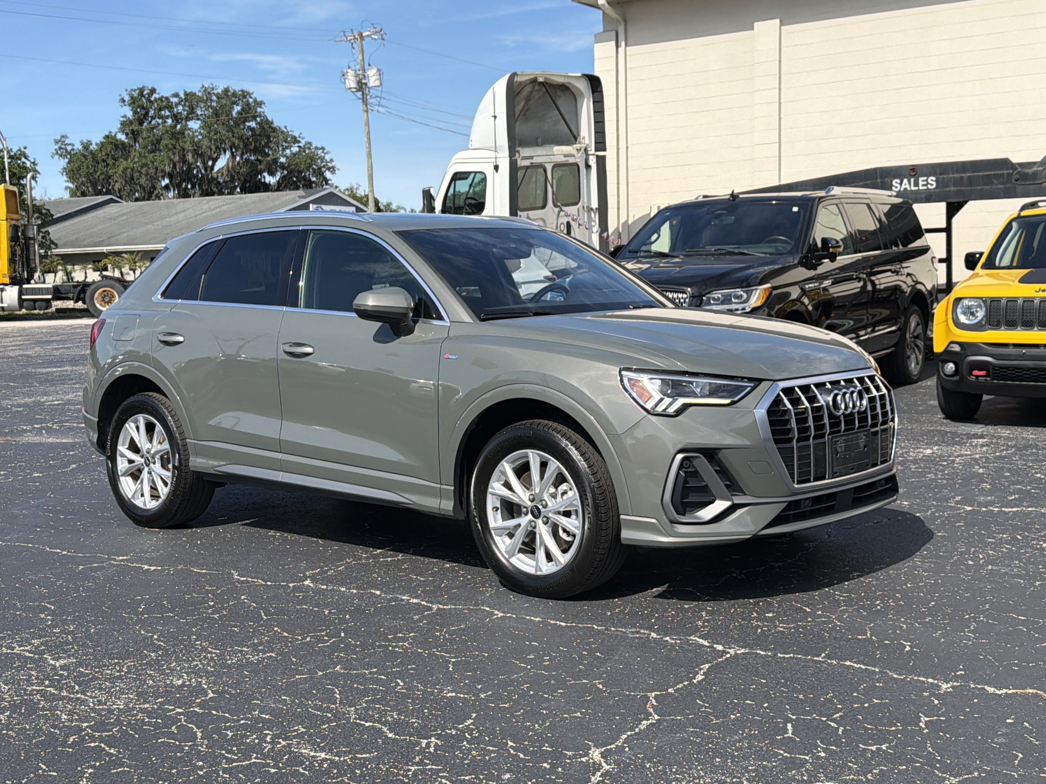 Used 2025 Audi Q3 2.0T Premium