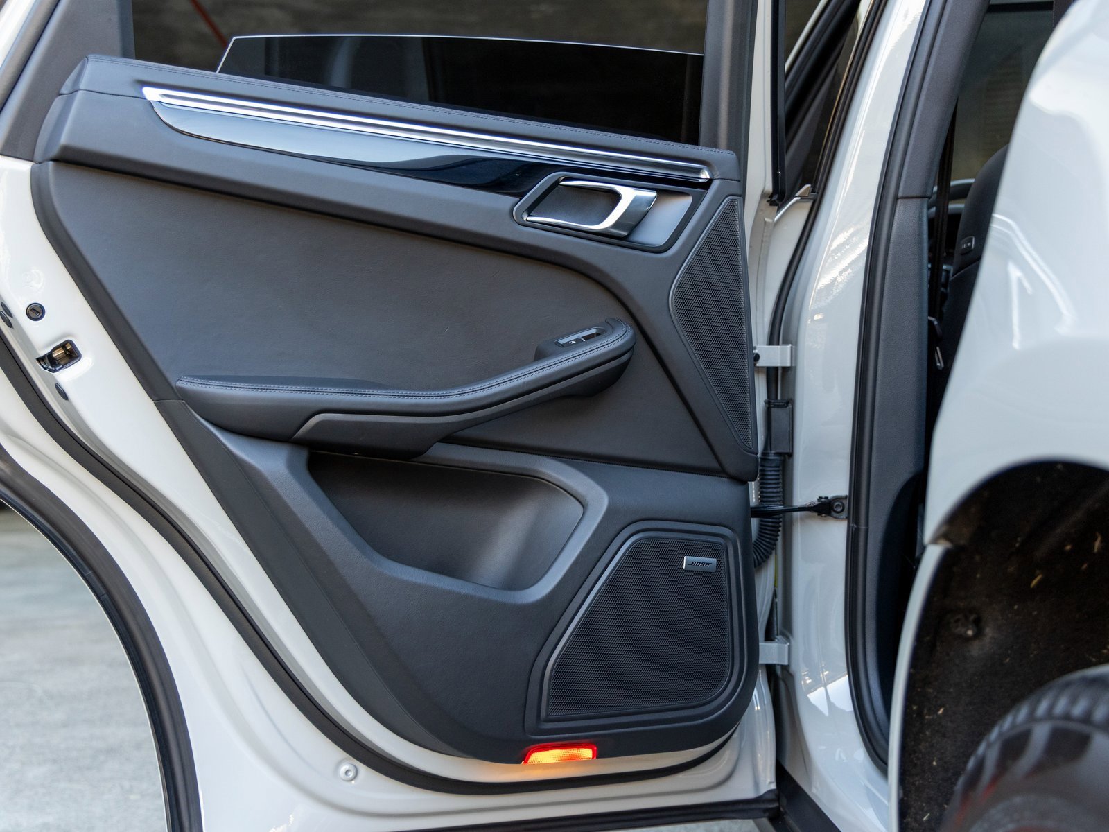 Certified 2024 Porsche Macan image 39