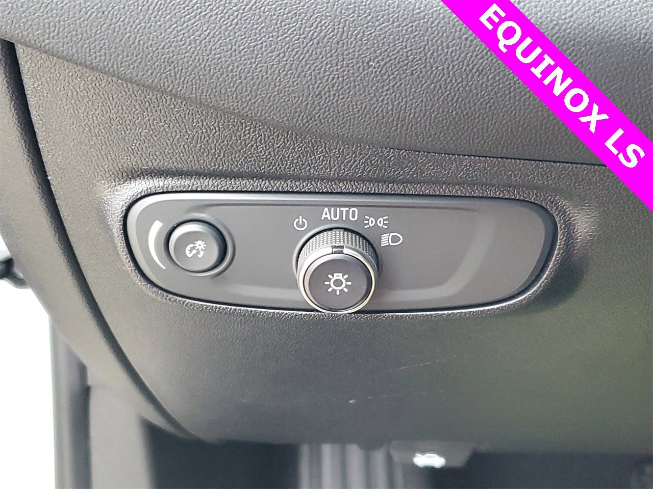 Used 2019 Chevrolet Equinox LS w/ LS Convenience Package image 28