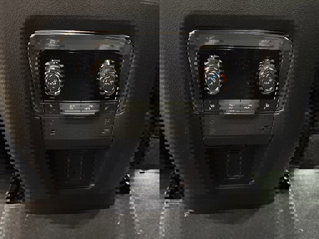 New 2026 Chevrolet Suburban Premier image 30