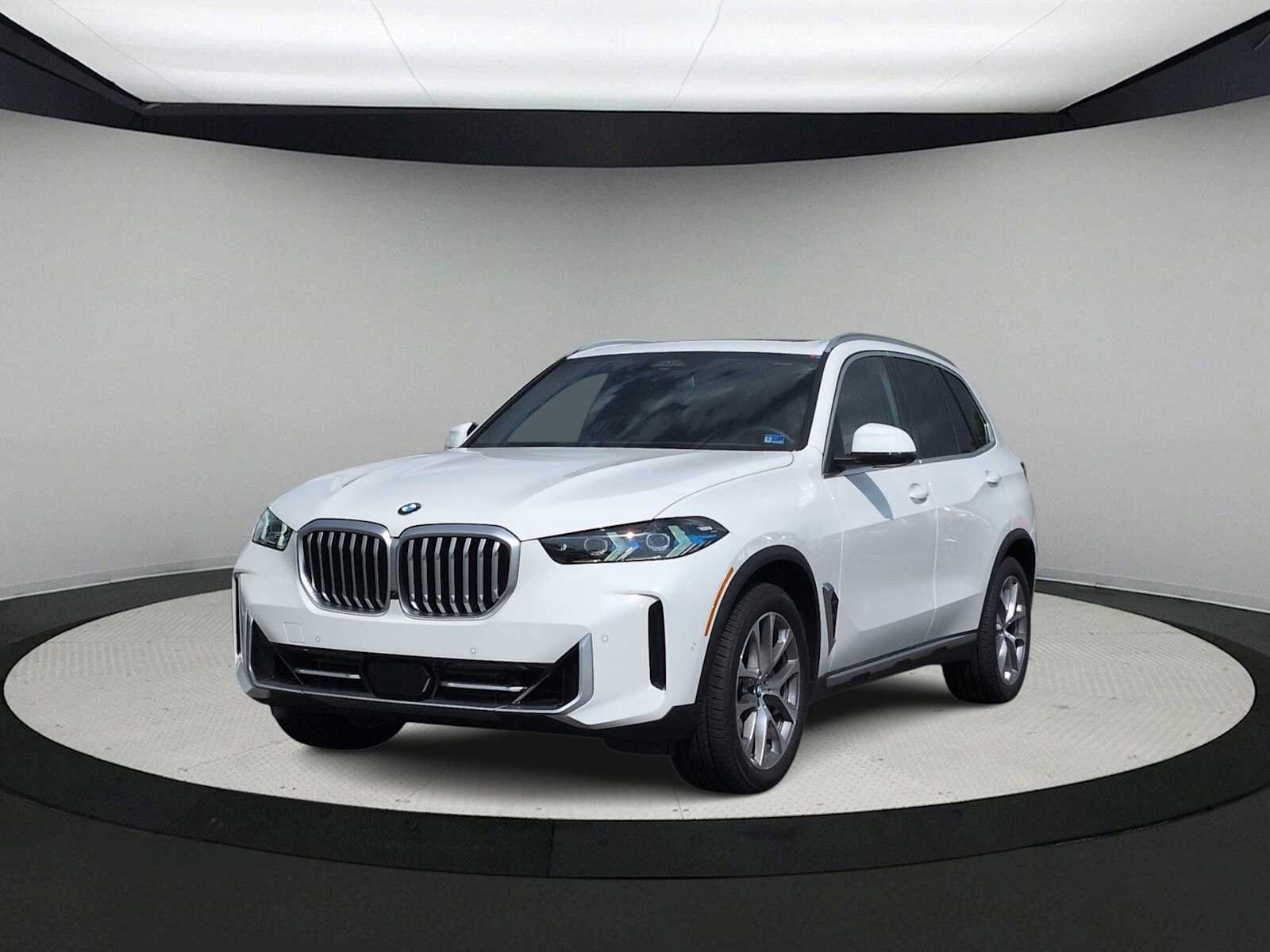 Used 2026 BMW X5 xDrive40i w/ Parking Assistance Package AWD/4WD image 4
