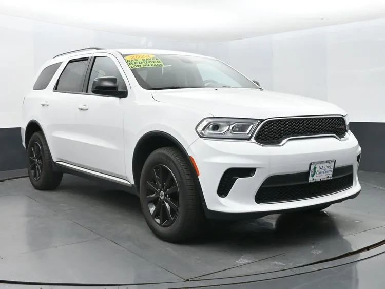 Used 2024 Dodge Durango SXT image 2