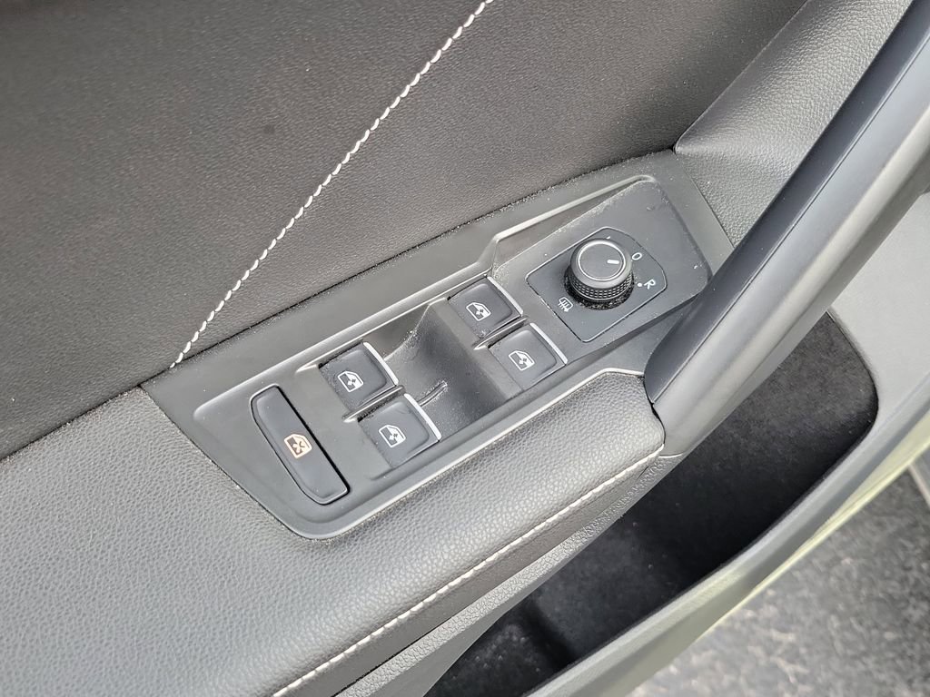 Used 2022 Volkswagen Tiguan SE image 23