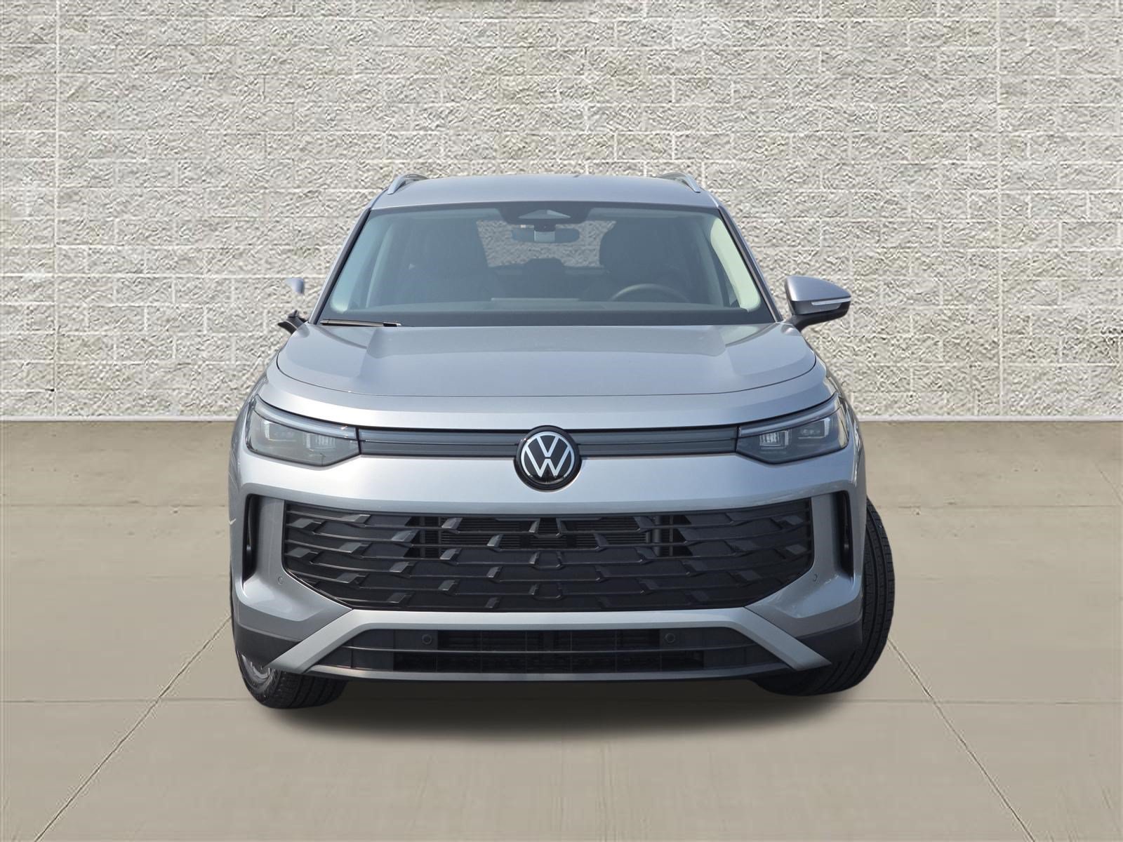 New 2026 Volkswagen Tiguan SE AWD/4WD image 2