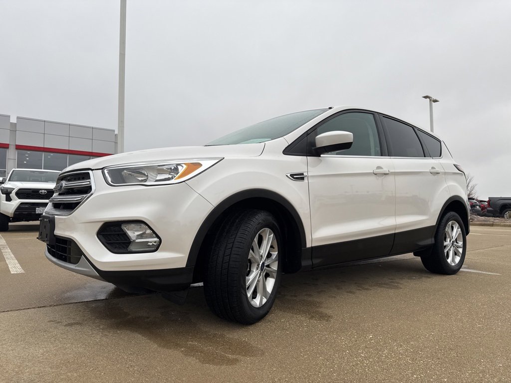 Used 2017 Ford Escape SE image 6