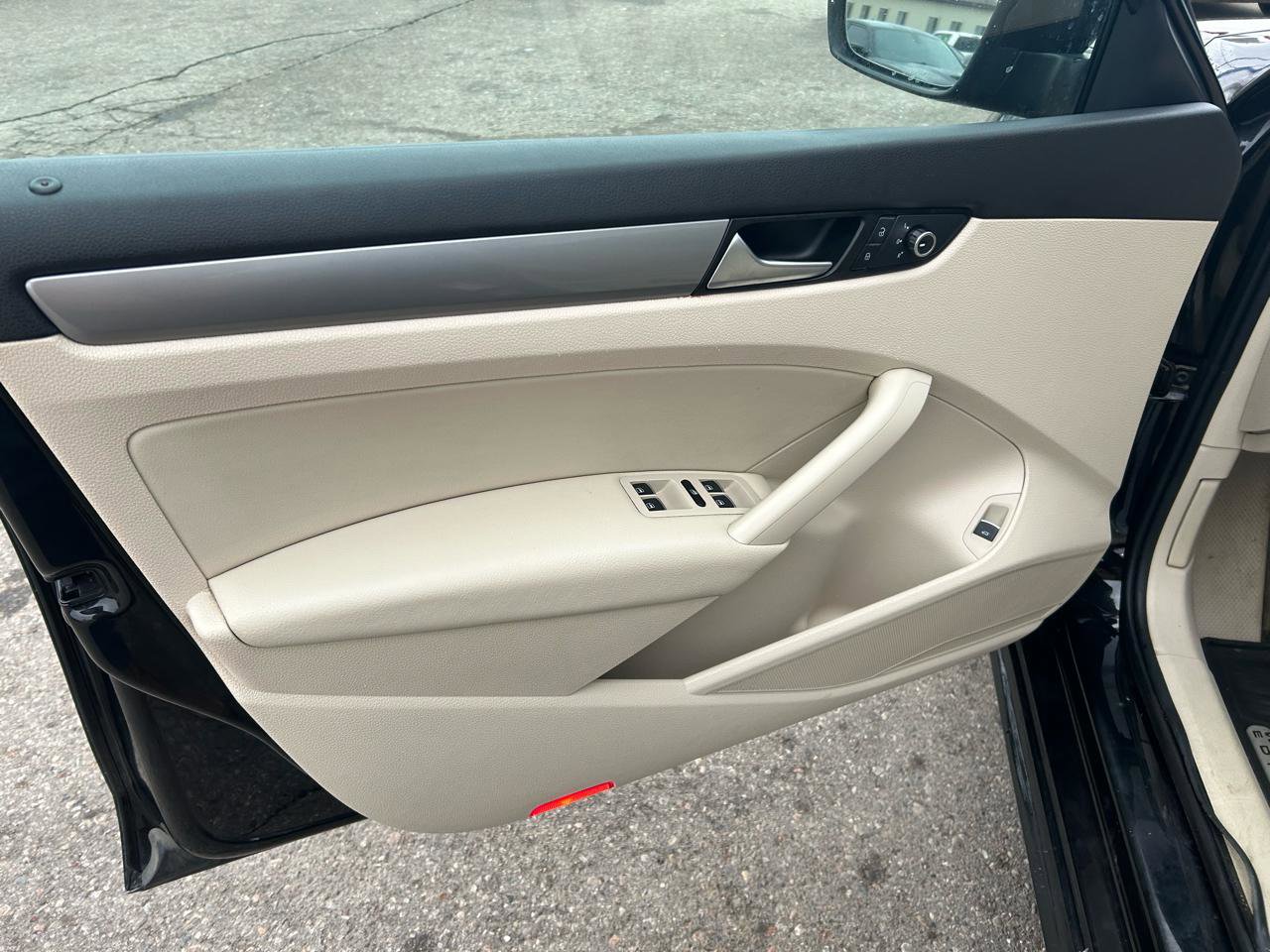 Used 2014 Volkswagen Passat 1.8T Wolfsburg Edition image 13