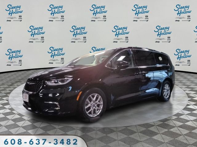 Used 2024 Chrysler Pacifica Touring-L image 1