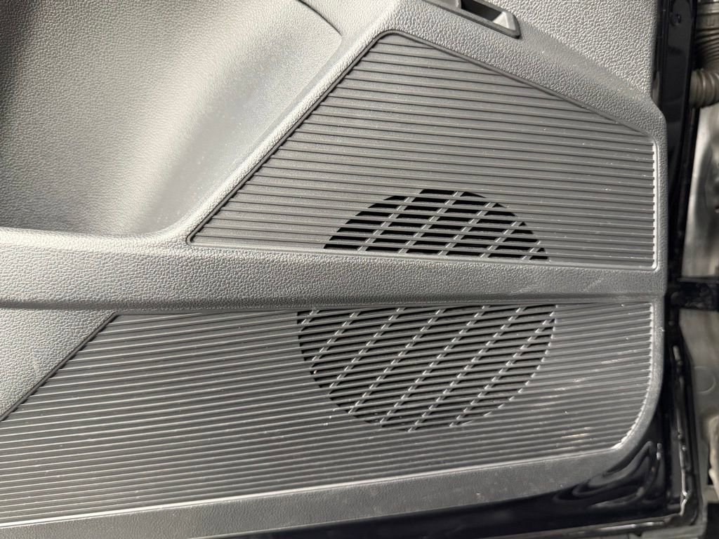 Used 2022 Volkswagen Taos SE w/ Panoramic Sunroof Package image 19