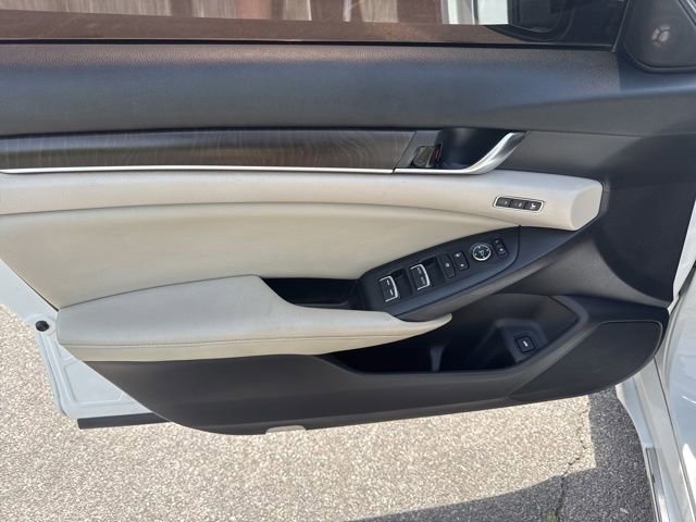 Used 2018 Honda Accord Touring image 15