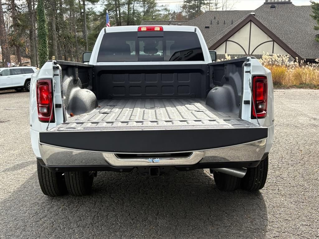 New 2026 RAM 3500 Tradesman AWD/4WD image 23