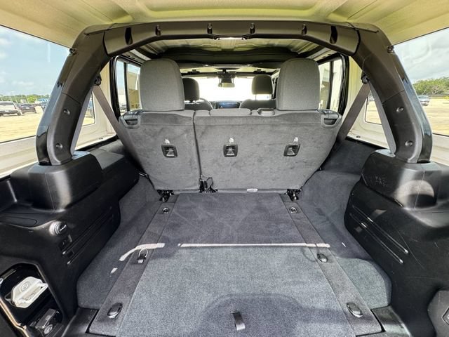Used 2024 Jeep Wrangler Unlimited Rubicon AWD/4WD image 31