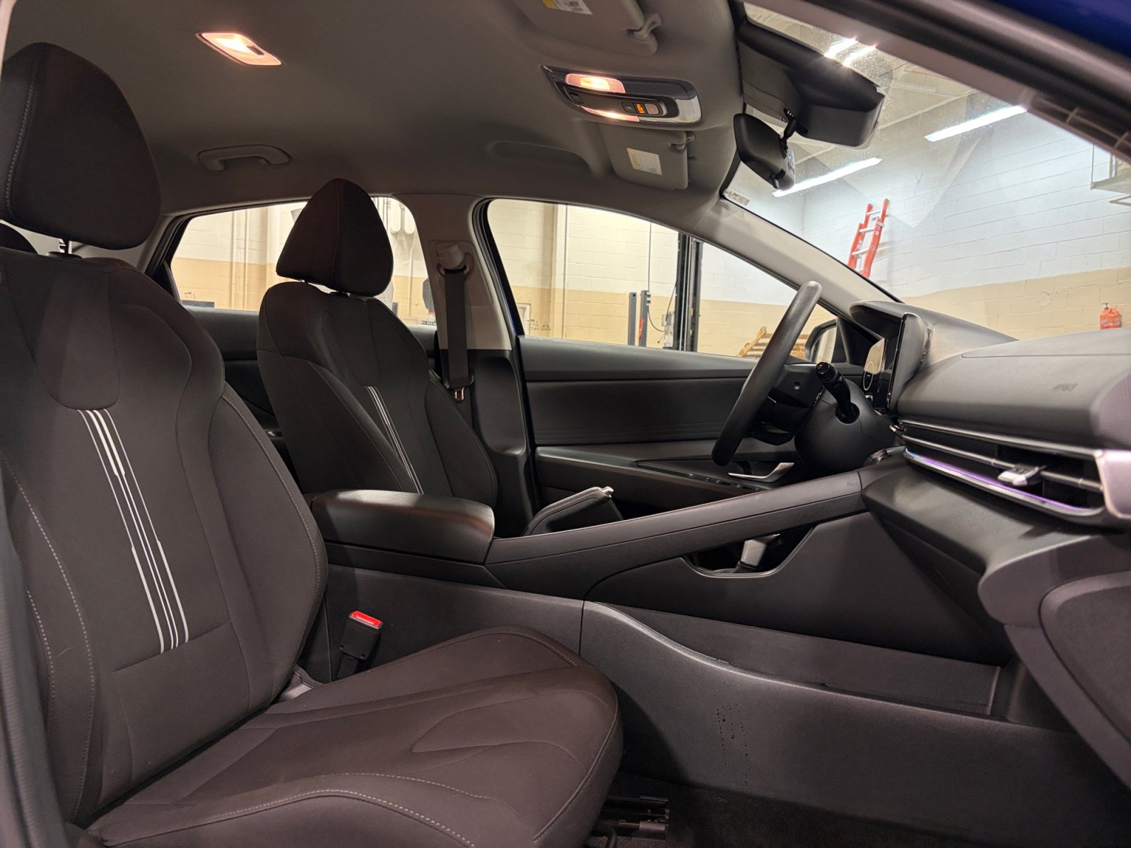 Used 2024 Hyundai Elantra SEL FWD image 33