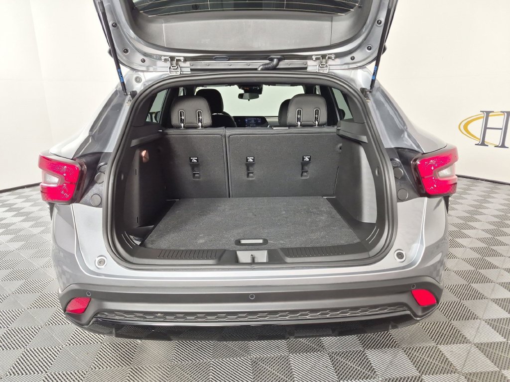 Used 2026 Chevrolet Trax RS w/ Sunroof Package FWD image 31