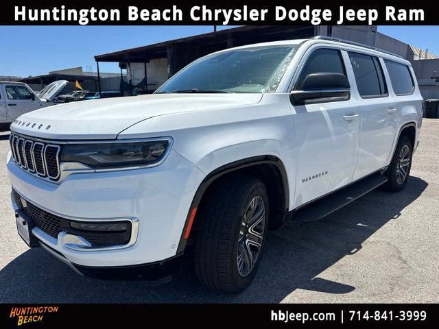 Used 2024 Jeep Wagoneer L Series II w/ Flexible Seating Group RWD image 1
