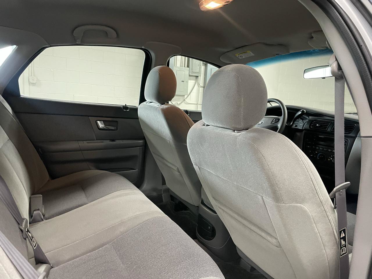 Used 2002 Ford Taurus SE FWD image 18