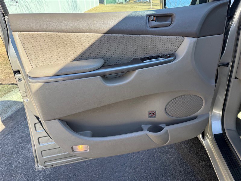 Used 2006 Toyota Sienna CE image 31