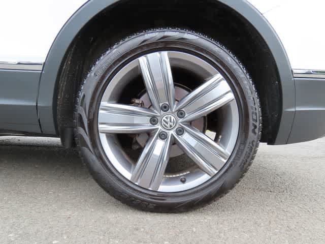 Used 2021 Volkswagen Tiguan SEL w/ 3rd Row Seat Package AWD/4WD image 9