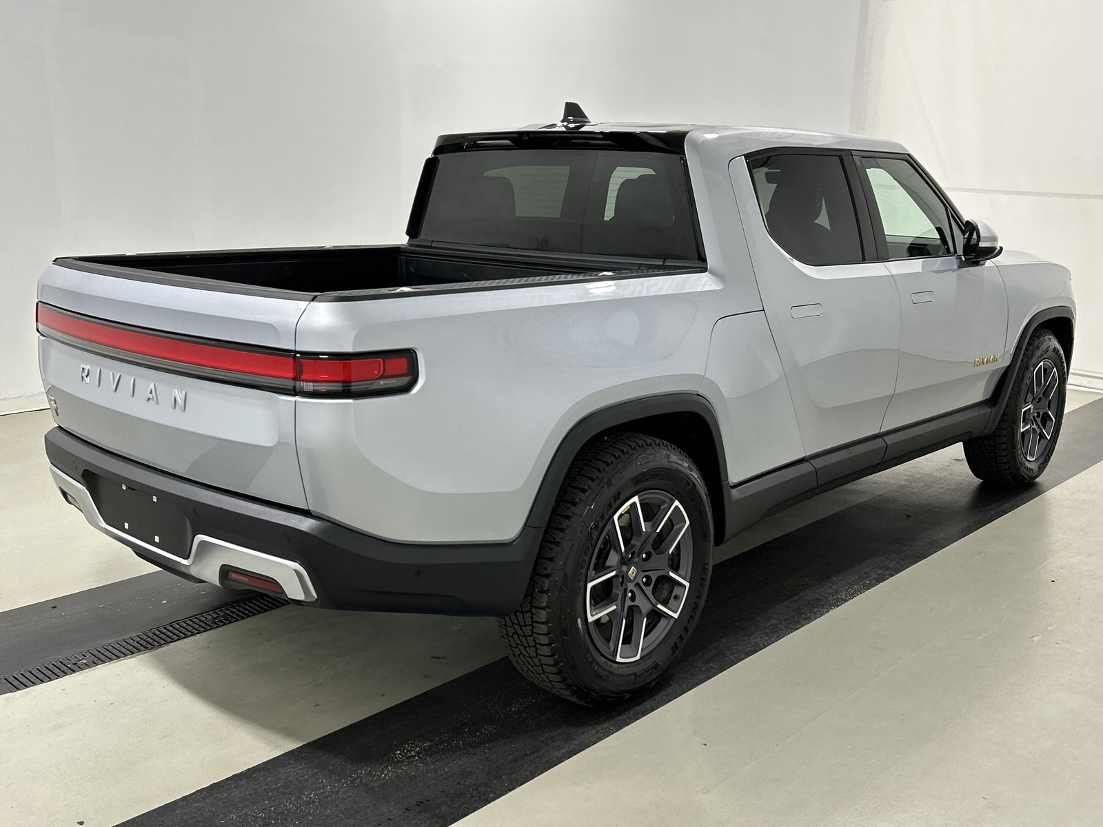 Used 2022 Rivian R1T Adventure AWD/4WD image 5