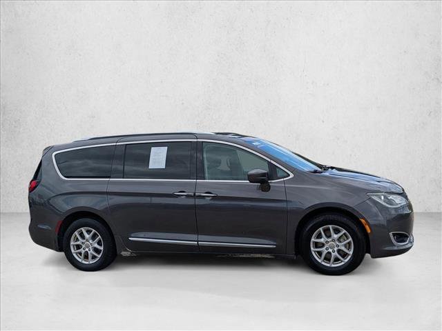 Used 2020 Chrysler Pacifica Touring-L FWD image 4