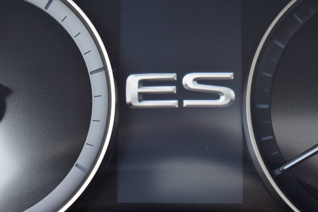 Used 2017 Lexus ES 350 w/ Premium Package FWD image 40