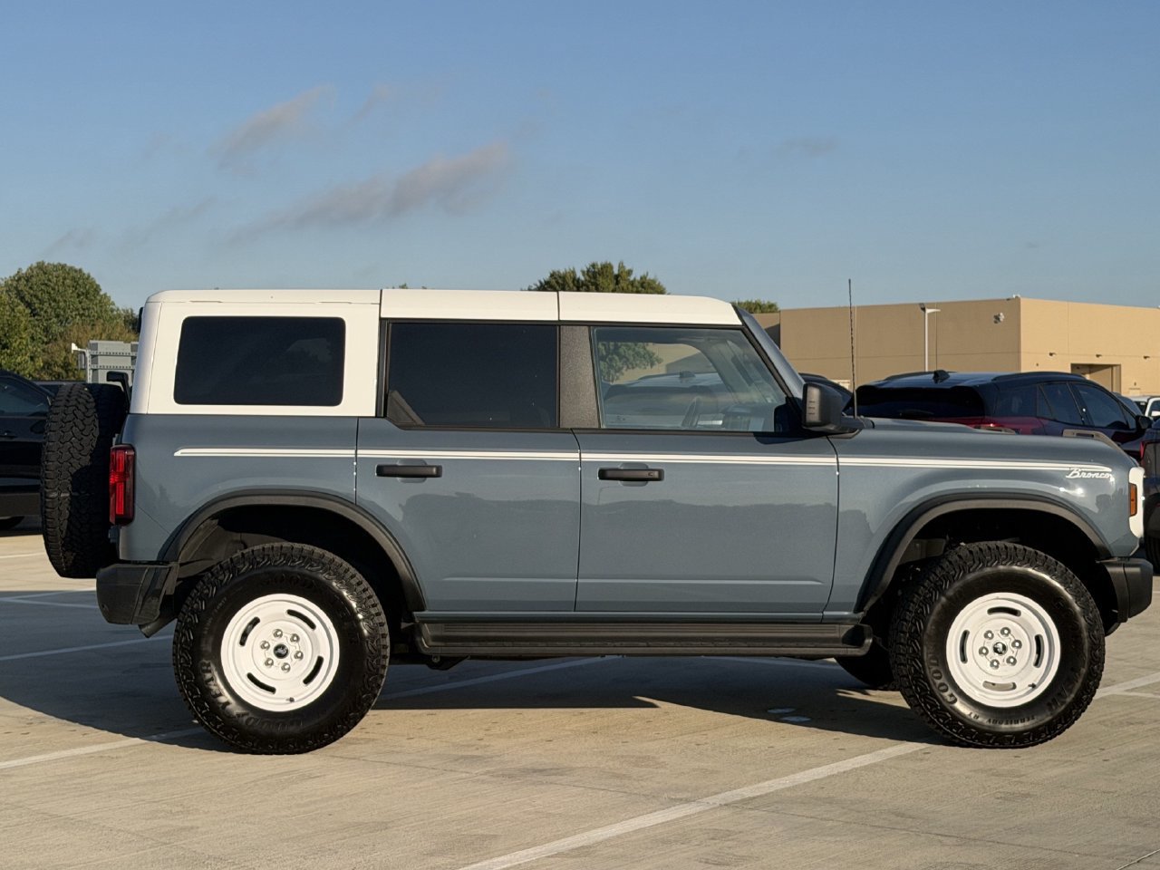 Used 2025 Ford Bronco Heritage Edition AWD/4WD image 3