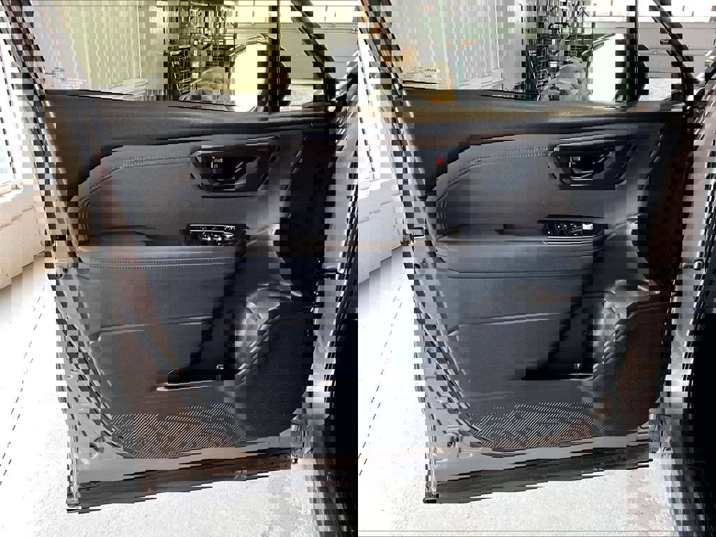 Used 2025 Subaru Forester Premium AWD/4WD image 9