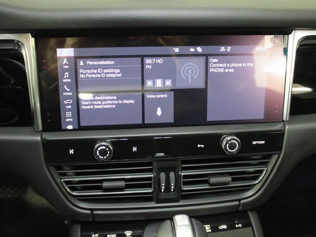 Certified 2026 Porsche Macan AWD/4WD image 25