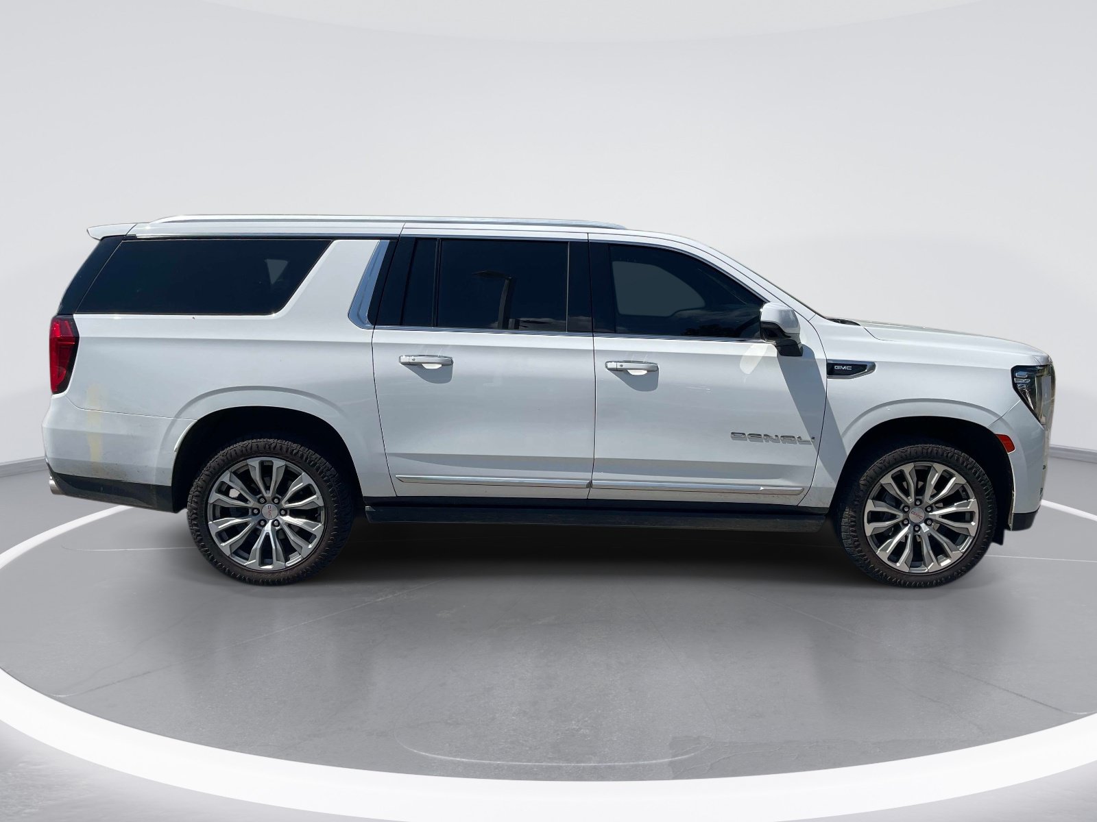 Used 2021 GMC Yukon XL Denali AWD/4WD image 10