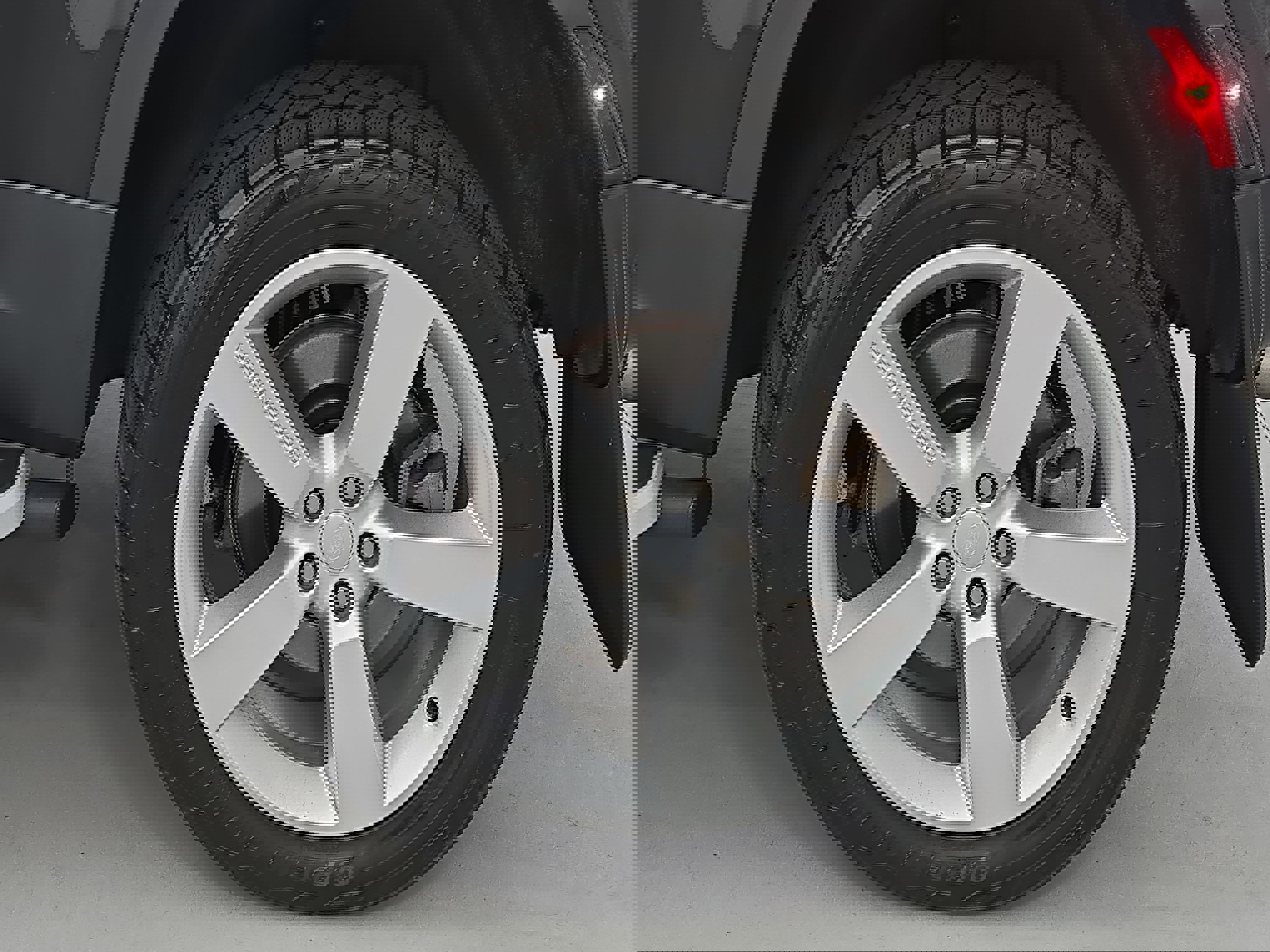 Certified 2024 Land Rover Defender 110 SE image 33