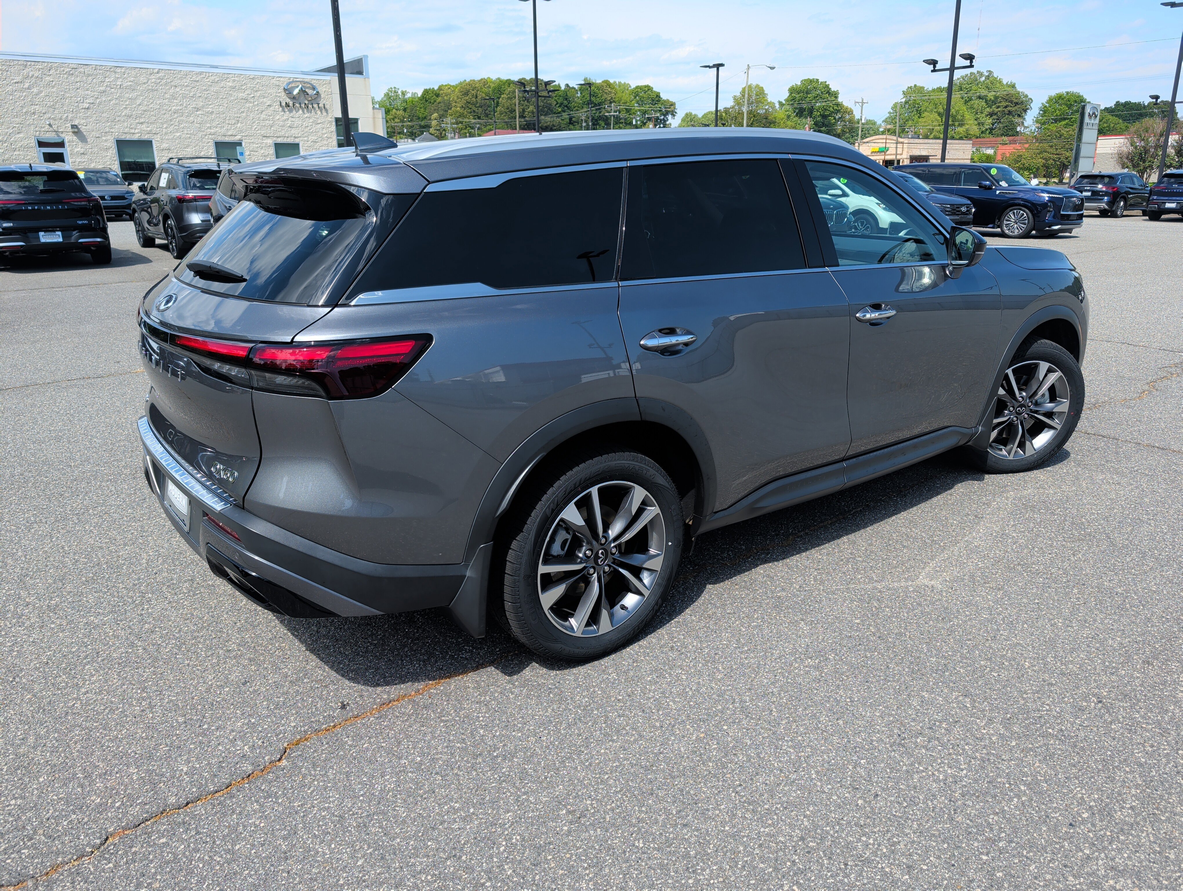 Certified 2023 INFINITI QX60 Luxe w/ Cargo Package image 4